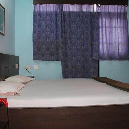 Hotel Arya Palace Puri Exterior photo