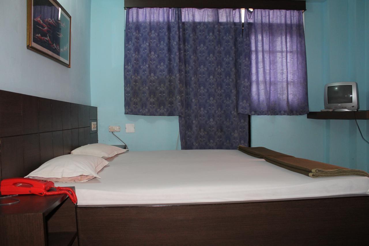 Hotel Arya Palace Puri Exterior photo