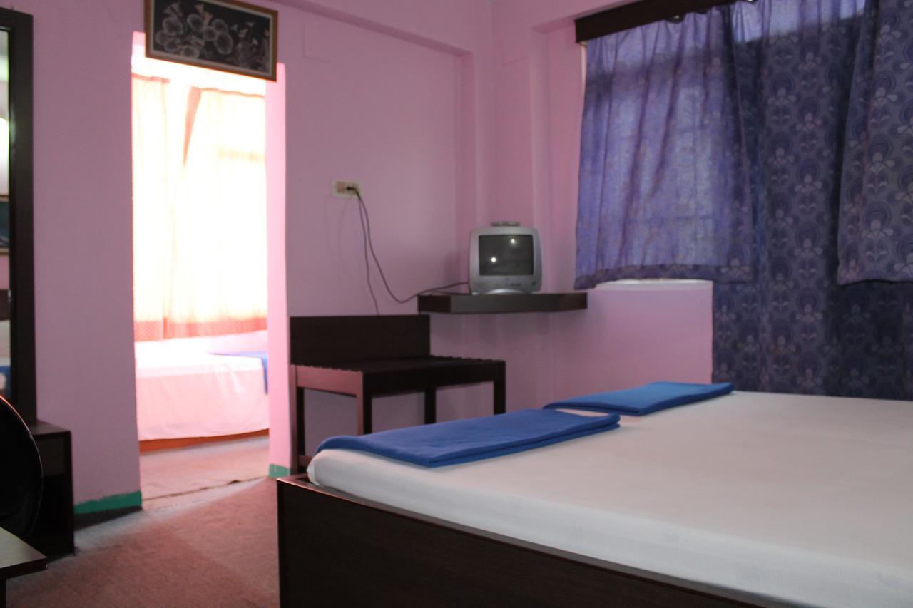 Hotel Arya Palace Puri Exterior photo