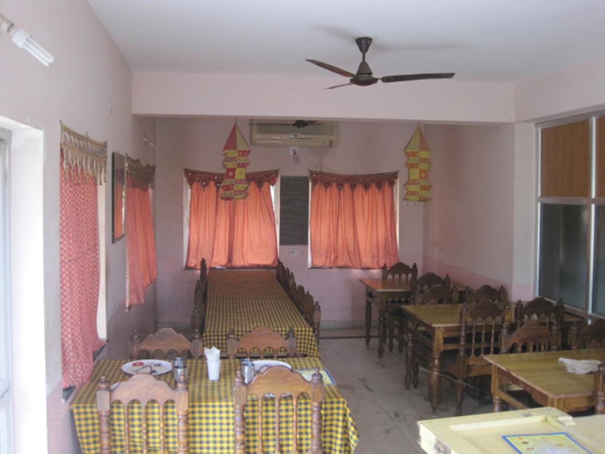 Hotel Arya Palace Puri Exterior photo