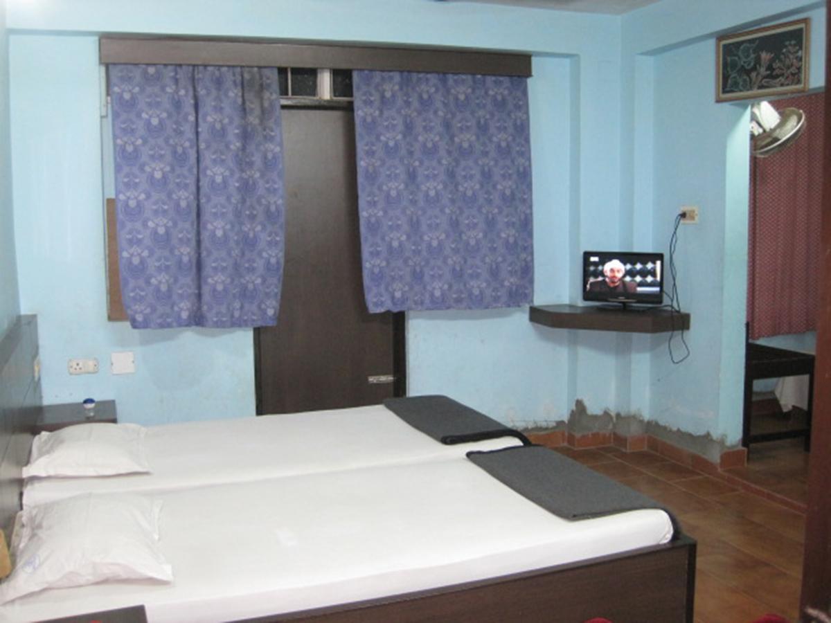 Hotel Arya Palace Puri Exterior photo