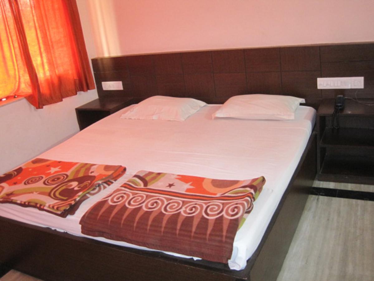 Hotel Arya Palace Puri Exterior photo