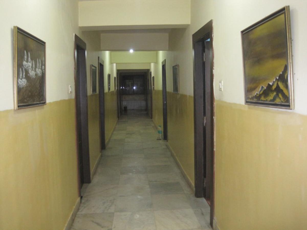 Hotel Arya Palace Puri Exterior photo