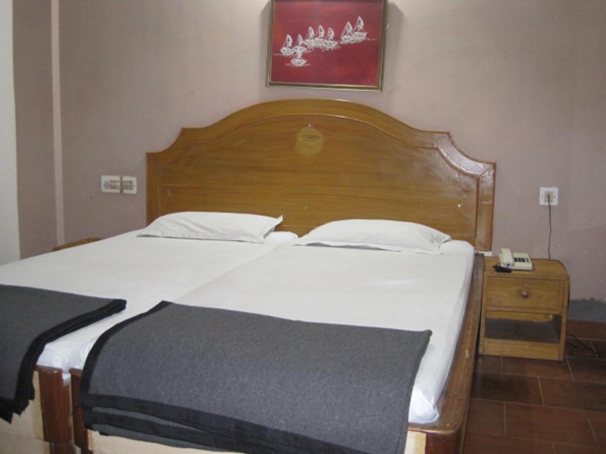 Hotel Arya Palace Puri Exterior photo