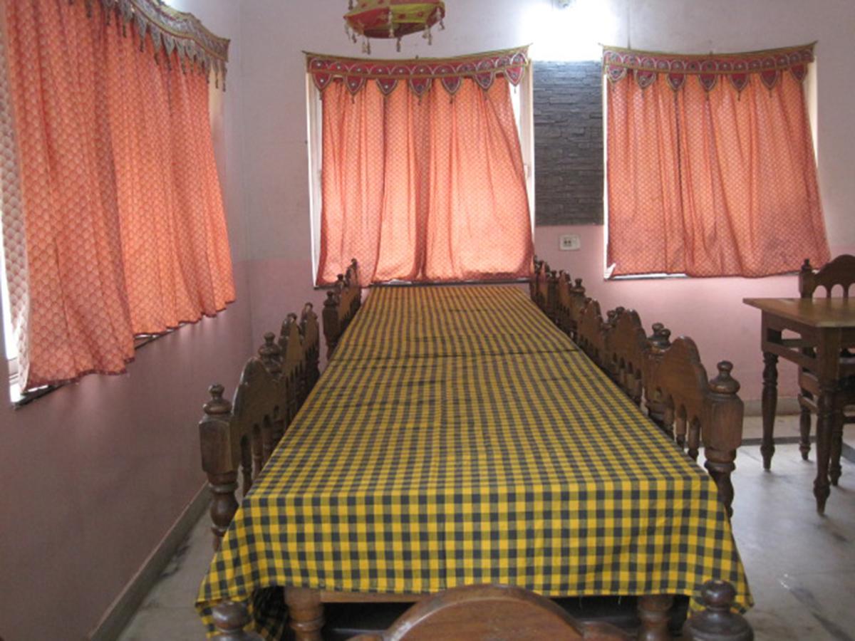 Hotel Arya Palace Puri Exterior photo