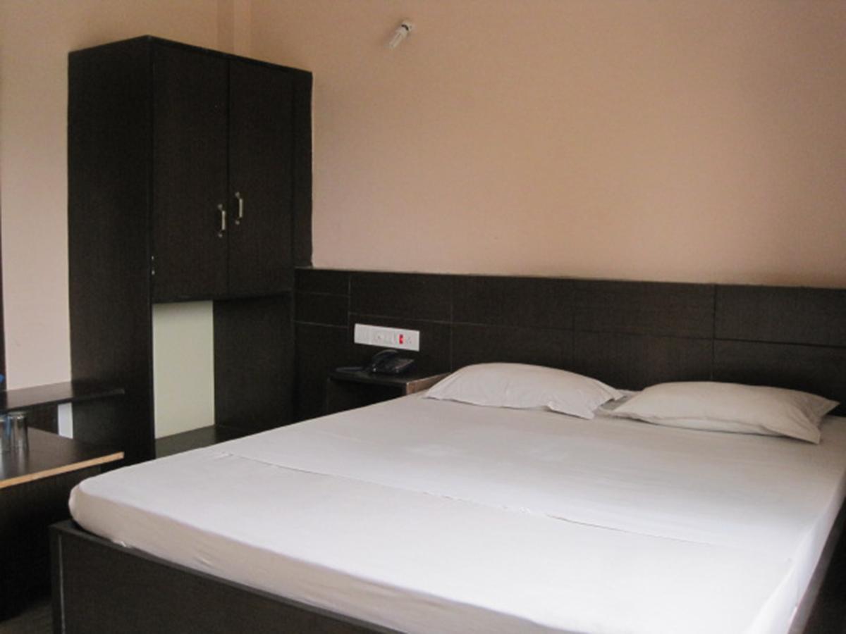 Hotel Arya Palace Puri Exterior photo