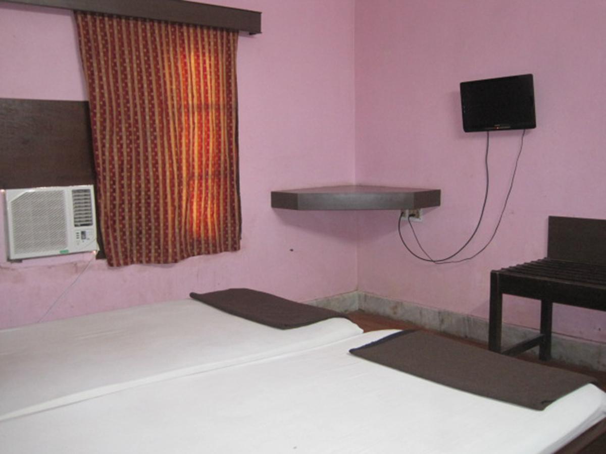 Hotel Arya Palace Puri Exterior photo