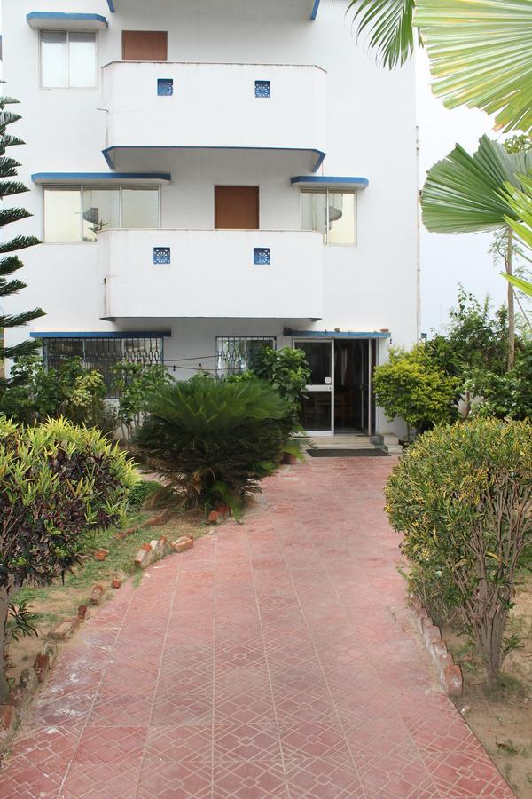 Hotel Arya Palace Puri Exterior photo