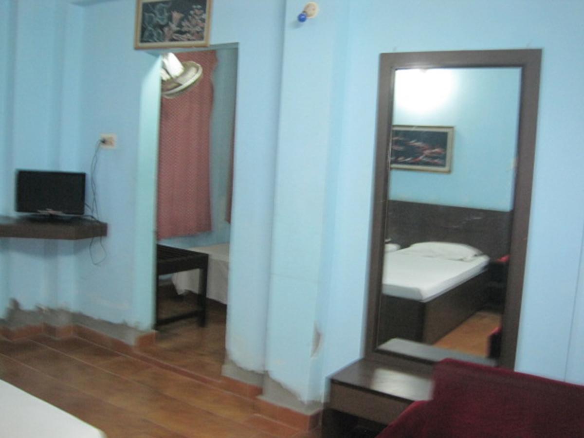 Hotel Arya Palace Puri Exterior photo
