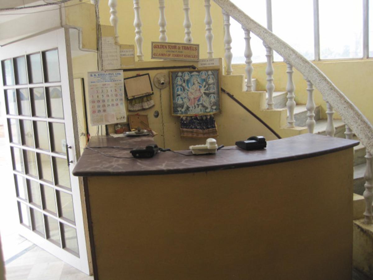 Hotel Arya Palace Puri Exterior photo