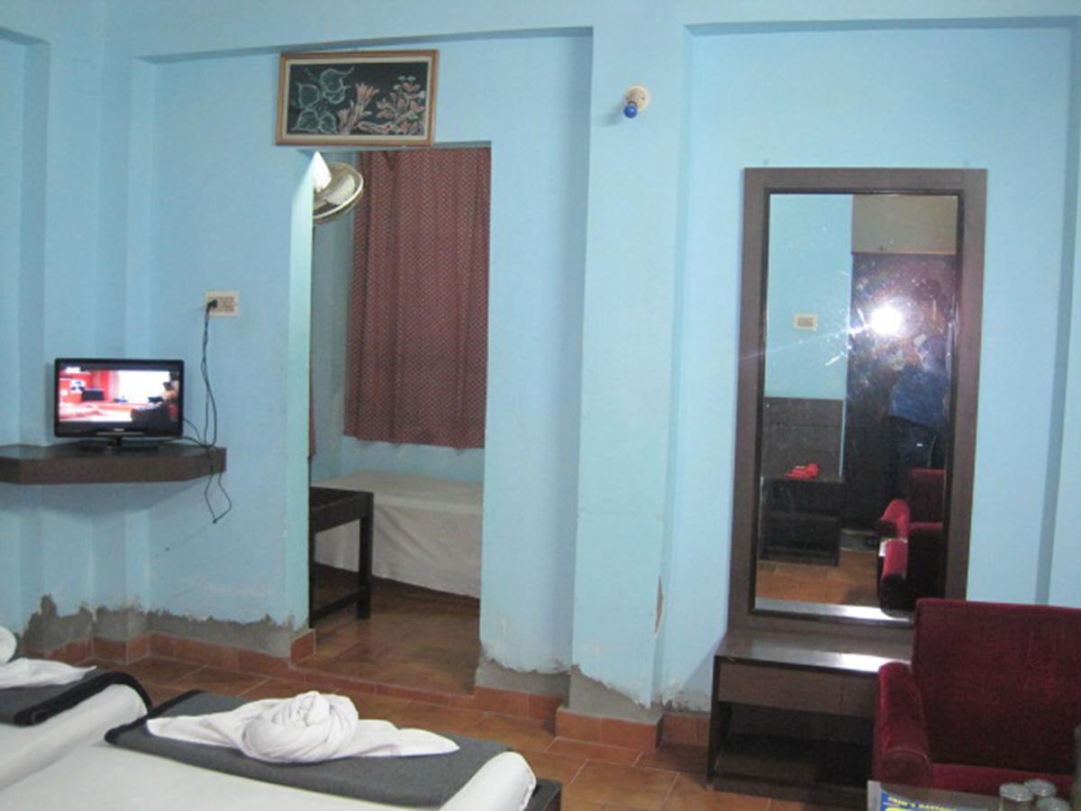 Hotel Arya Palace Puri Exterior photo