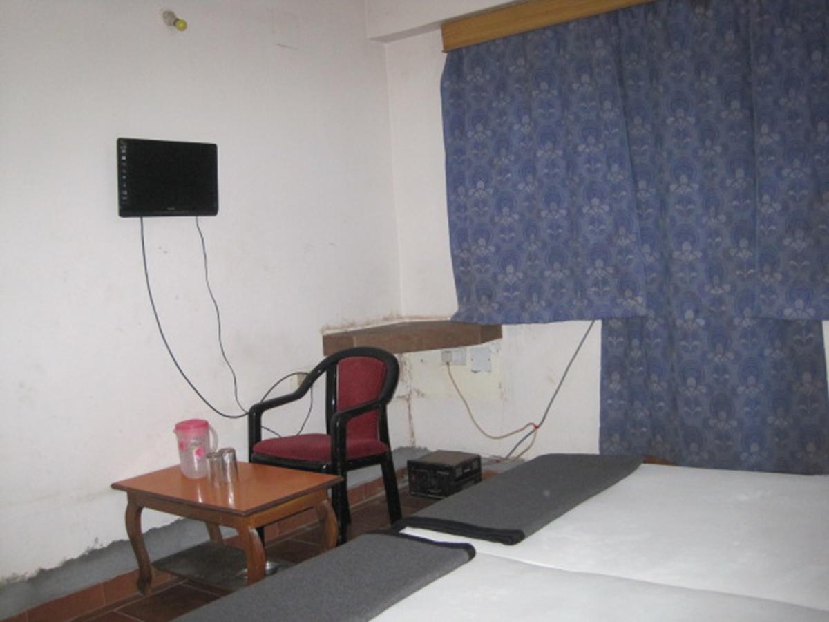 Hotel Arya Palace Puri Exterior photo
