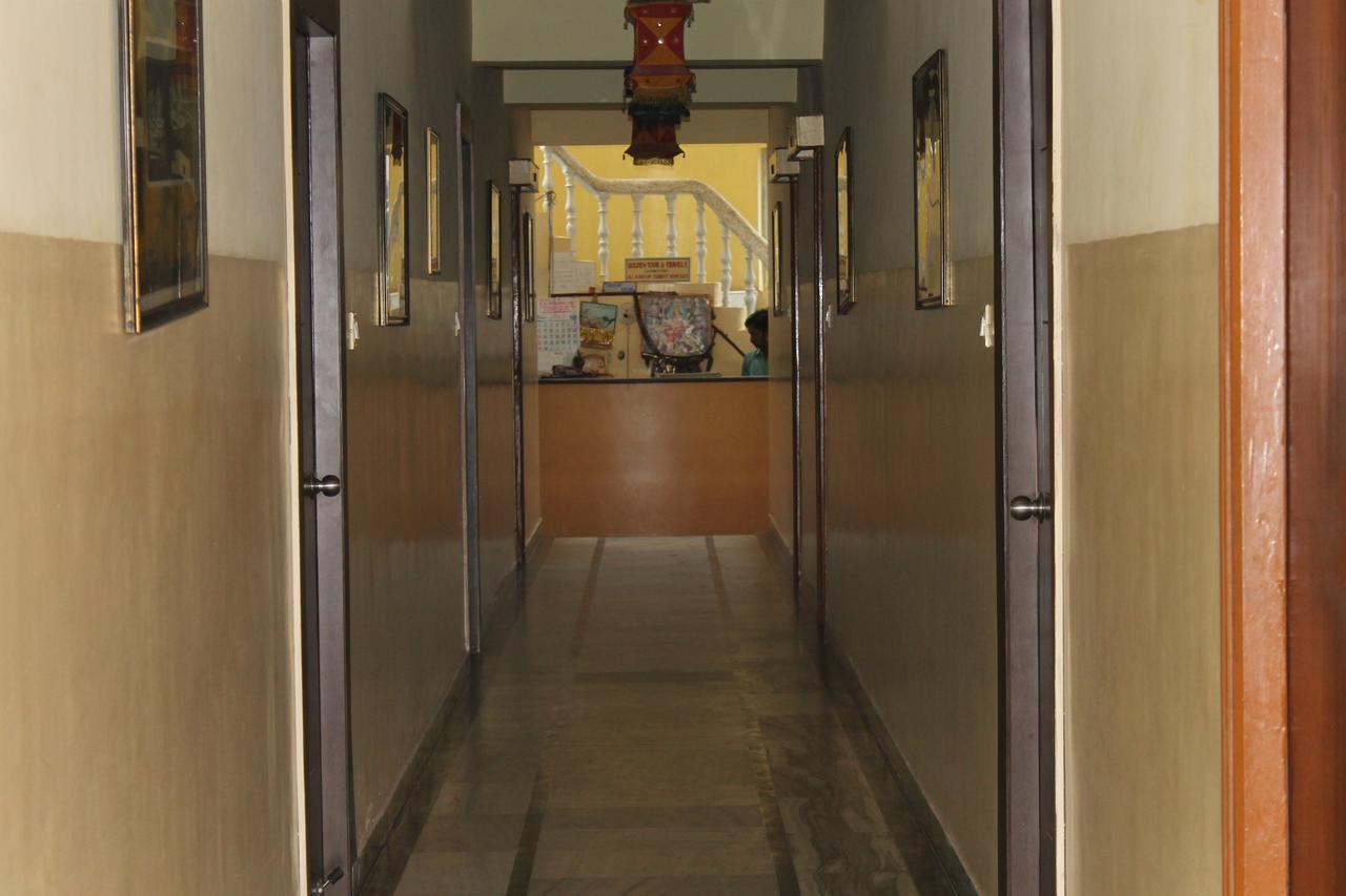 Hotel Arya Palace Puri Exterior photo
