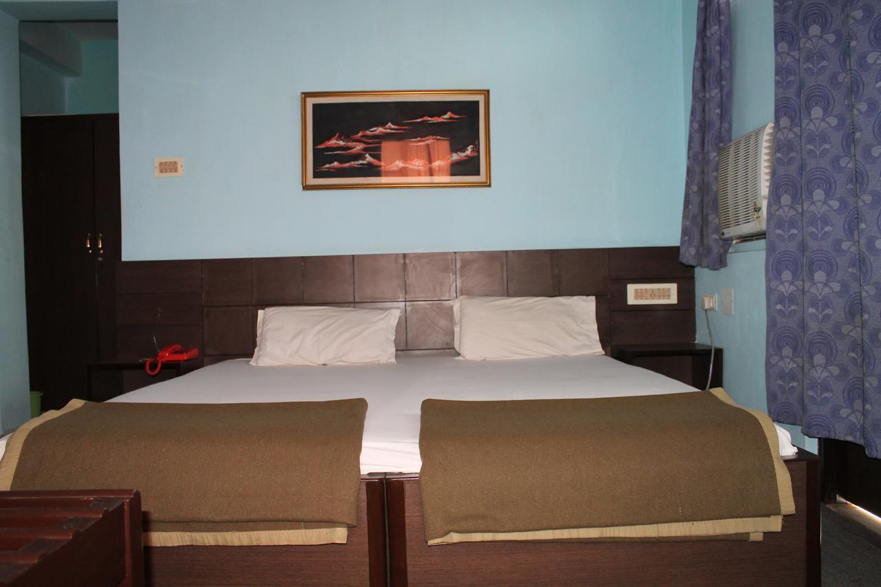 Hotel Arya Palace Puri Exterior photo