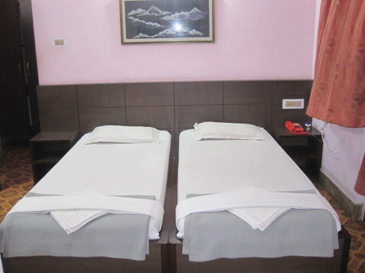 Hotel Arya Palace Puri Exterior photo