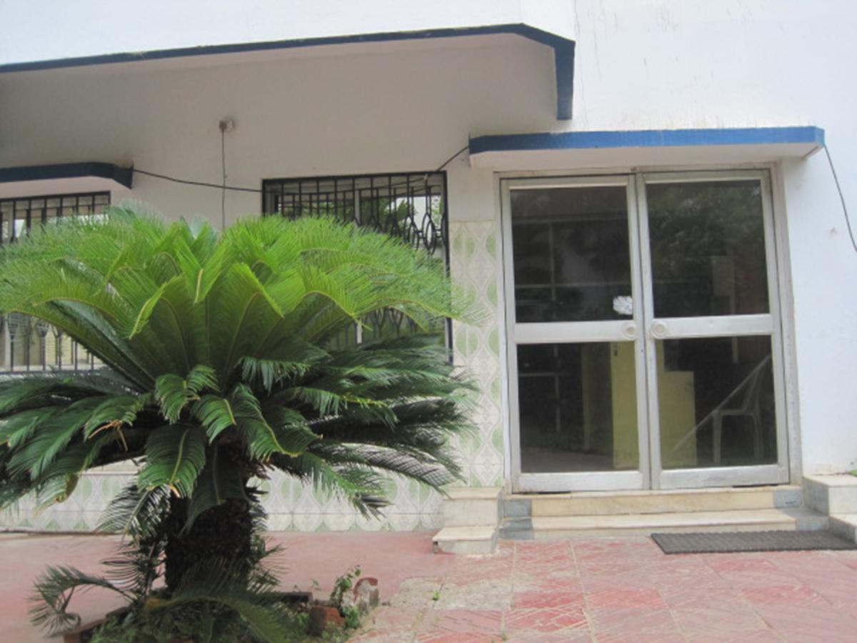 Hotel Arya Palace Puri Exterior photo