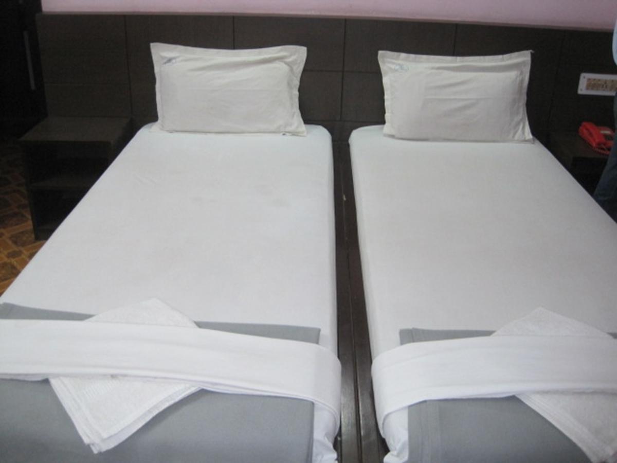 Hotel Arya Palace Puri Exterior photo