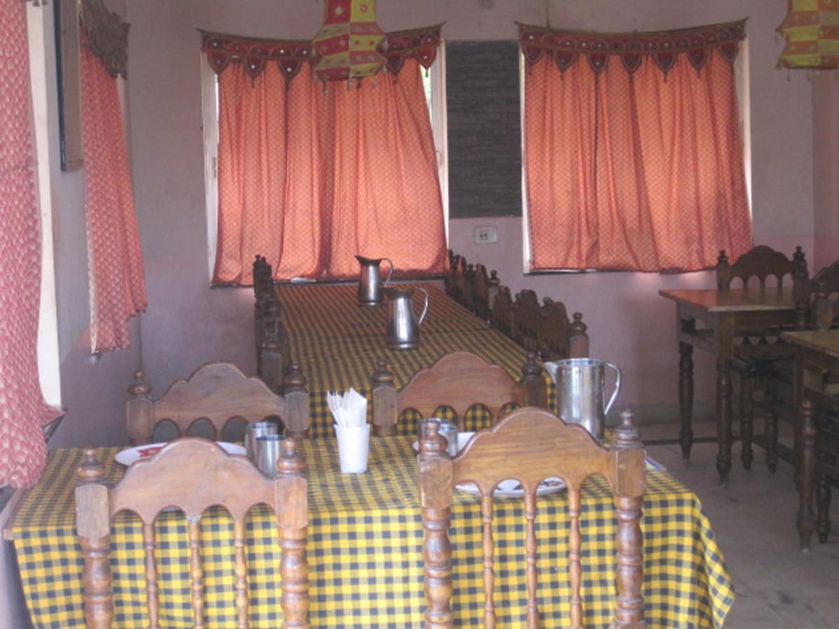 Hotel Arya Palace Puri Exterior photo