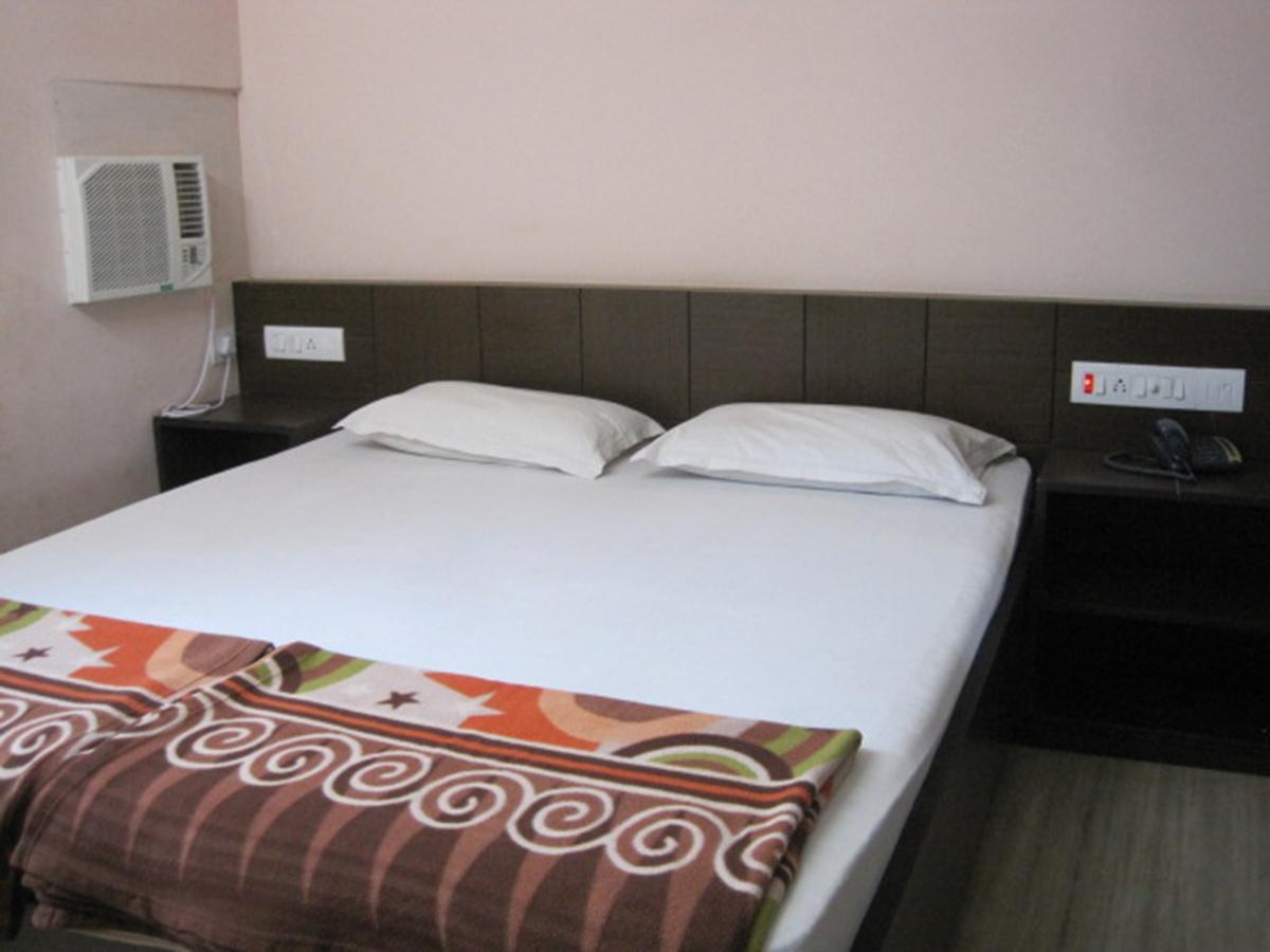 Hotel Arya Palace Puri Exterior photo