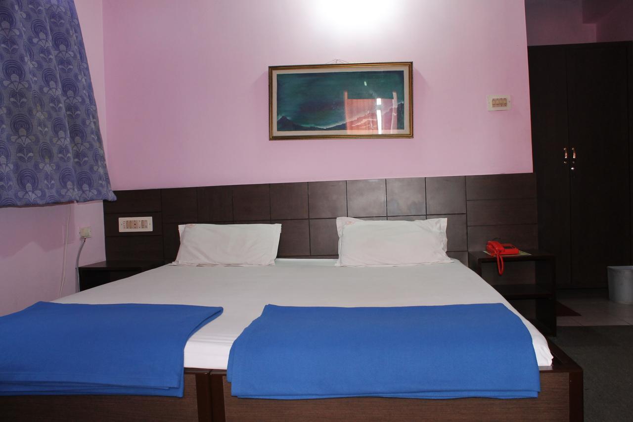 Hotel Arya Palace Puri Exterior photo