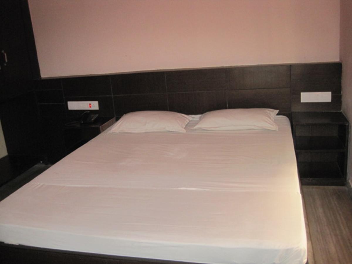 Hotel Arya Palace Puri Exterior photo