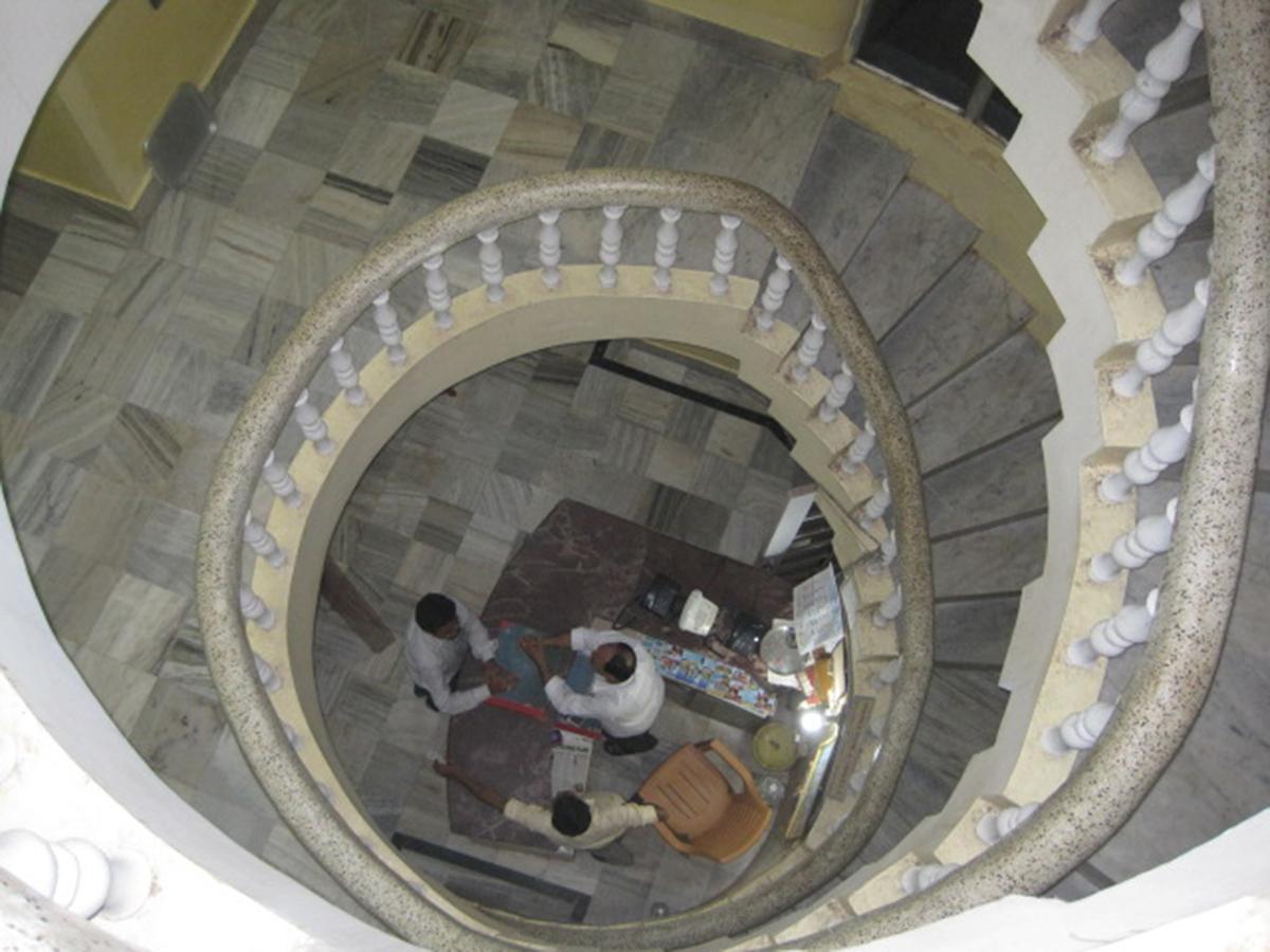 Hotel Arya Palace Puri Exterior photo