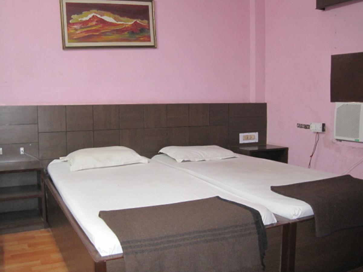 Hotel Arya Palace Puri Exterior photo