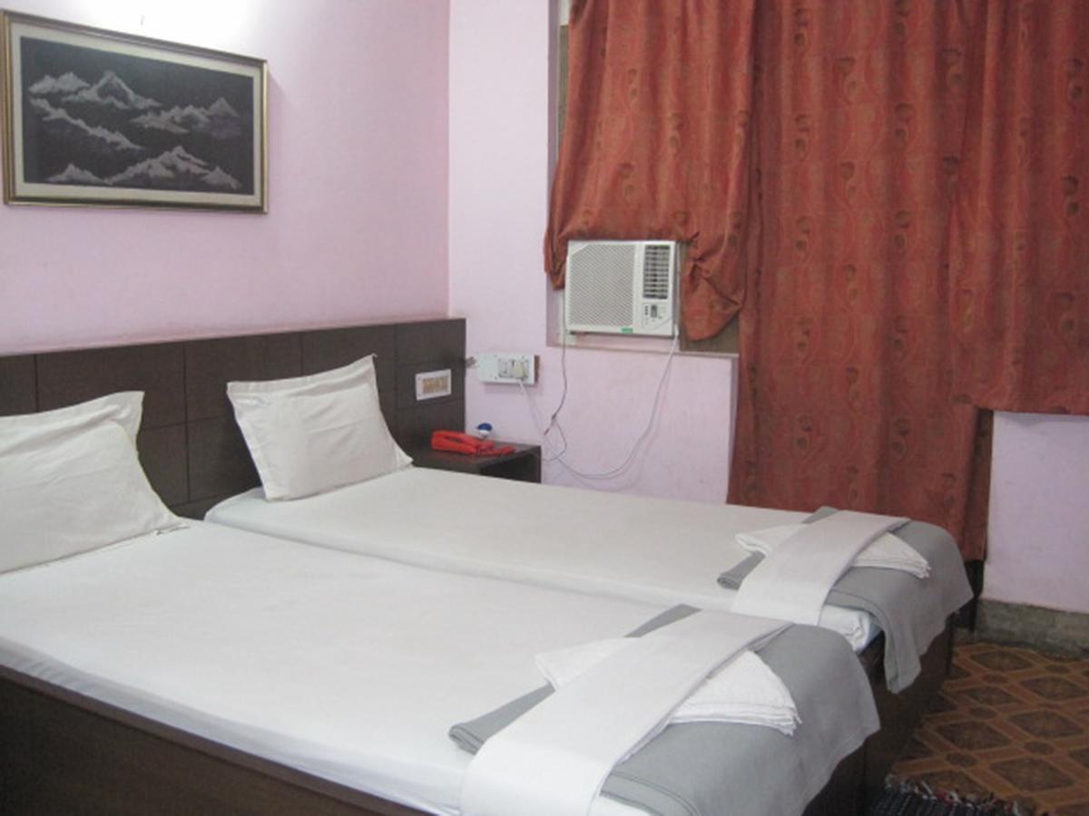 Hotel Arya Palace Puri Exterior photo