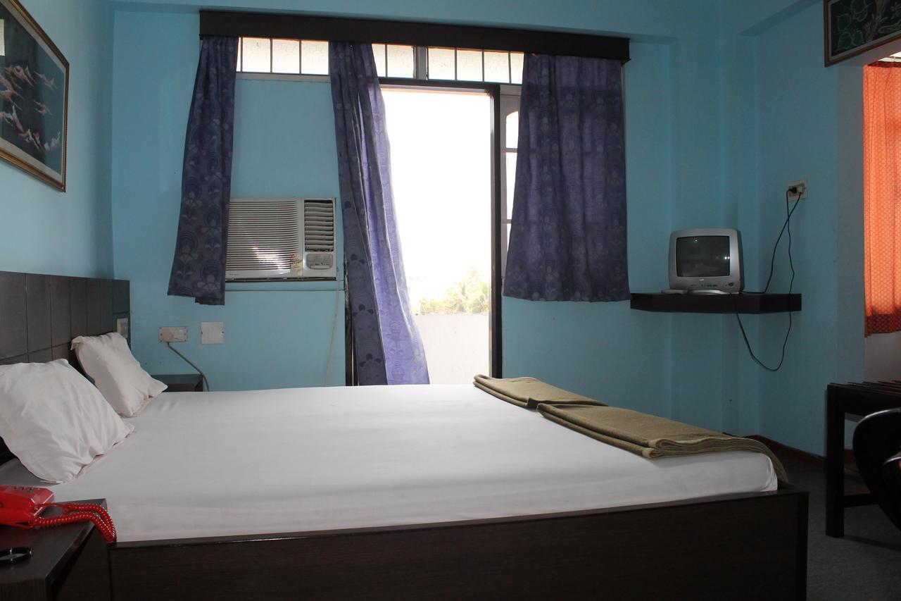 Hotel Arya Palace Puri Exterior photo