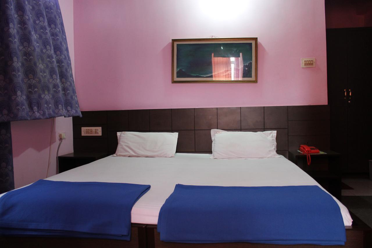 Hotel Arya Palace Puri Exterior photo