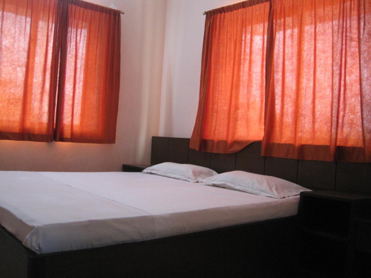 Hotel Arya Palace Puri Exterior photo
