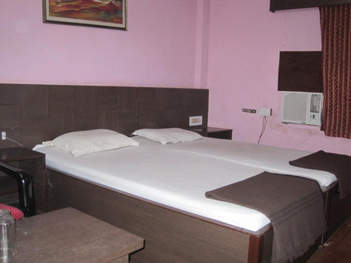 Hotel Arya Palace Puri Exterior photo